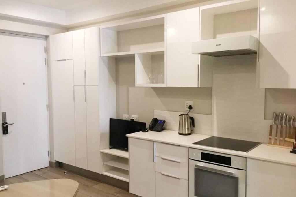 Regency Apartment Hotel Menlyn Претория Экстерьер фото